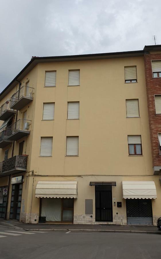 Ladybug Apartment Poggibonsi Buitenkant foto